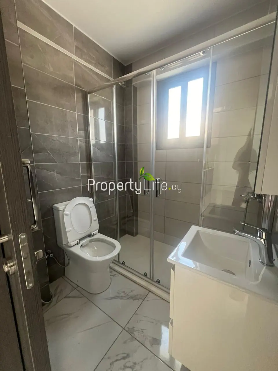 RADISSON BLU AREA 1 BEDROOM APARTMENT FOR RENT