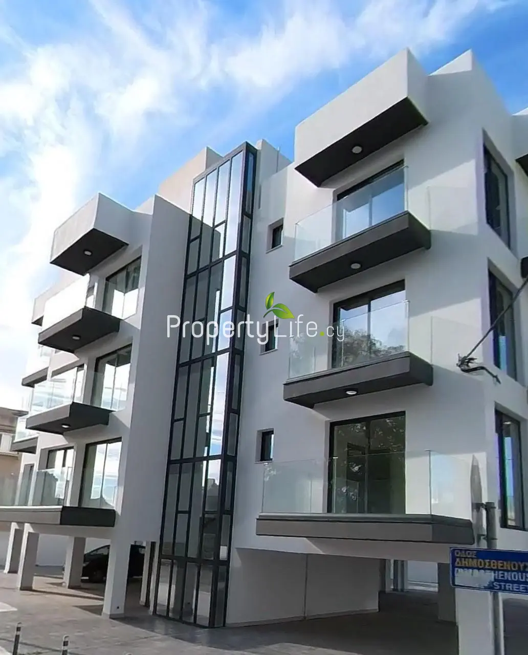 RADISSON BLU AREA 1 BEDROOM APARTMENT FOR RENT