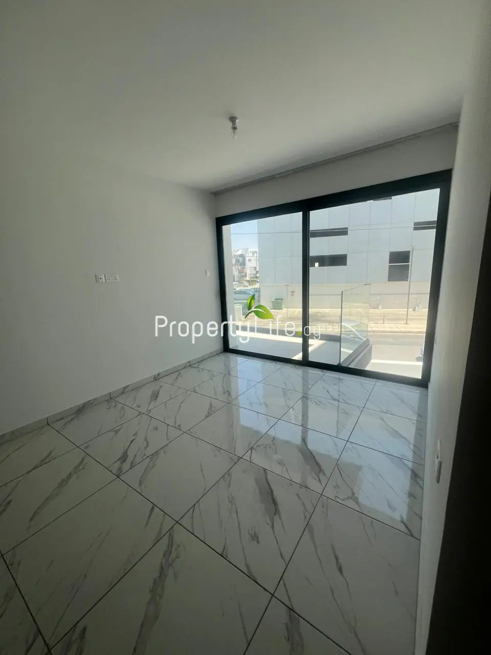 RADISSON BLU AREA 1 BEDROOM APARTMENT FOR RENT