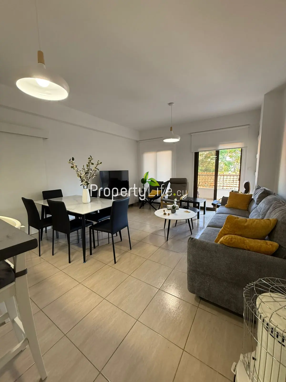 SAINT LAZARUS LOCATED THIS 2 BEDROOM BEAUTIFUL APARTMENT