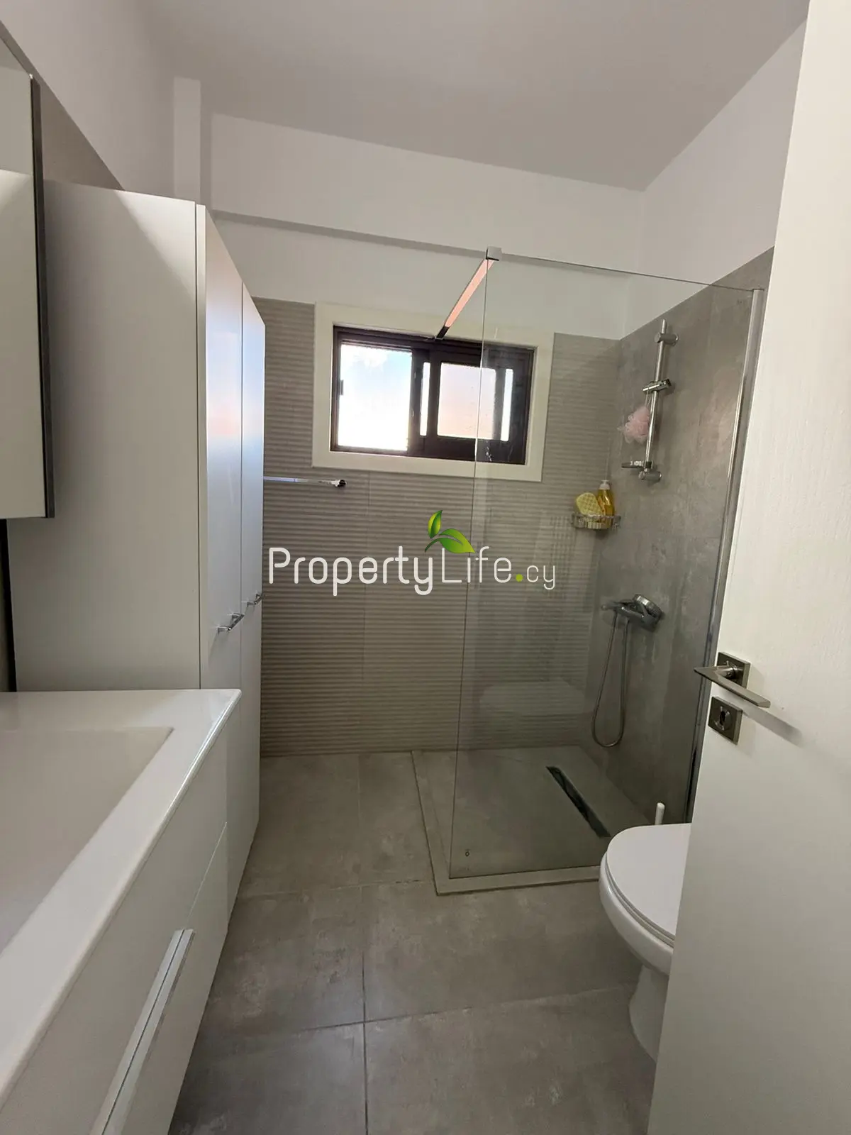 SAINT LAZARUS LOCATED THIS 2 BEDROOM BEAUTIFUL APARTMENT