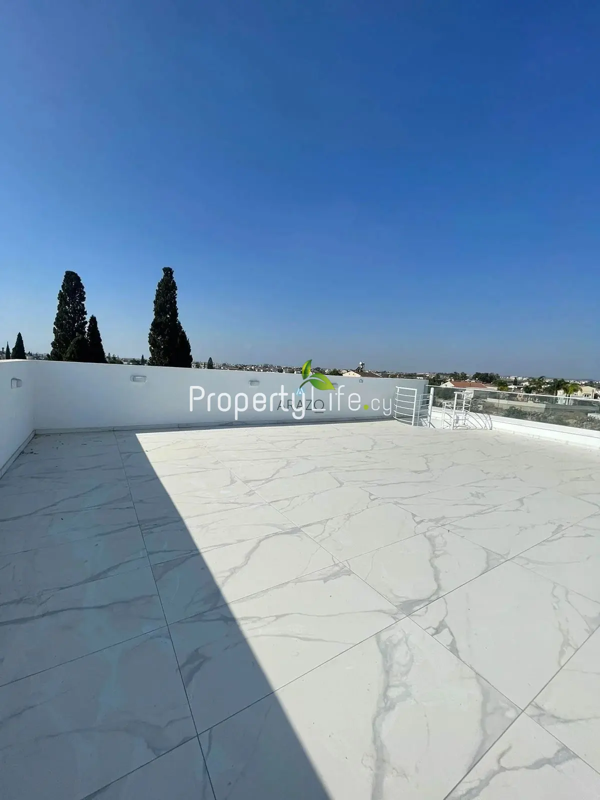 PENTHOUSE WITH ROOF GARDEN IN A MODERN 2 BEDROOM IN LIVADIA