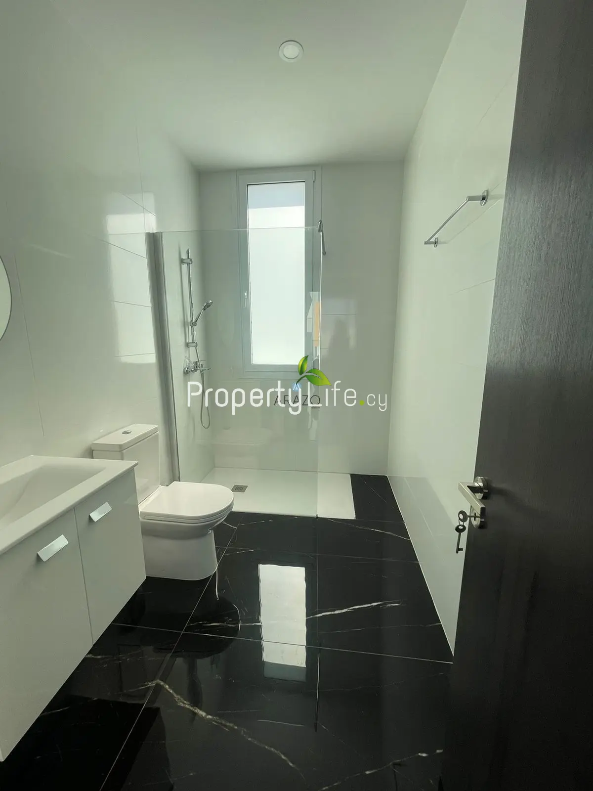 PENTHOUSE WITH ROOF GARDEN IN A MODERN 2 BEDROOM IN LIVADIA