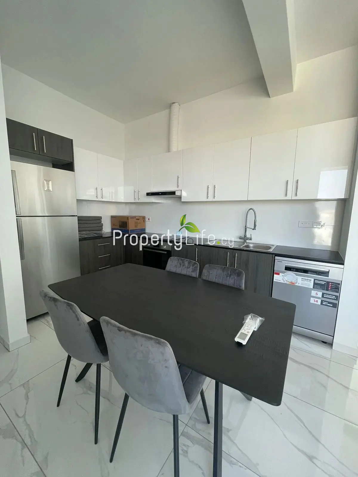 PENTHOUSE WITH ROOF GARDEN IN A MODERN 2 BEDROOM IN LIVADIA