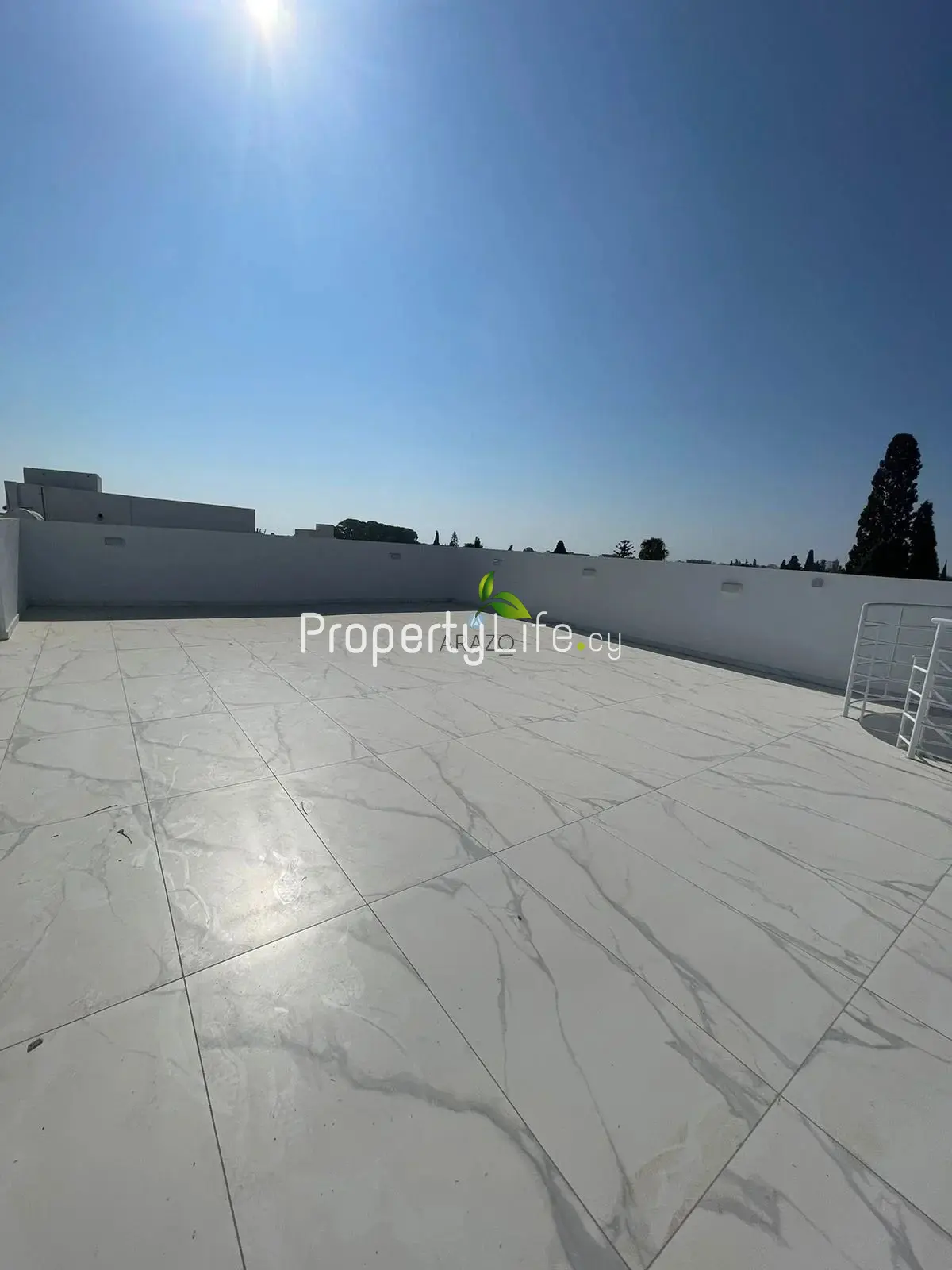 PENTHOUSE WITH ROOF GARDEN IN A MODERN 2 BEDROOM IN LIVADIA