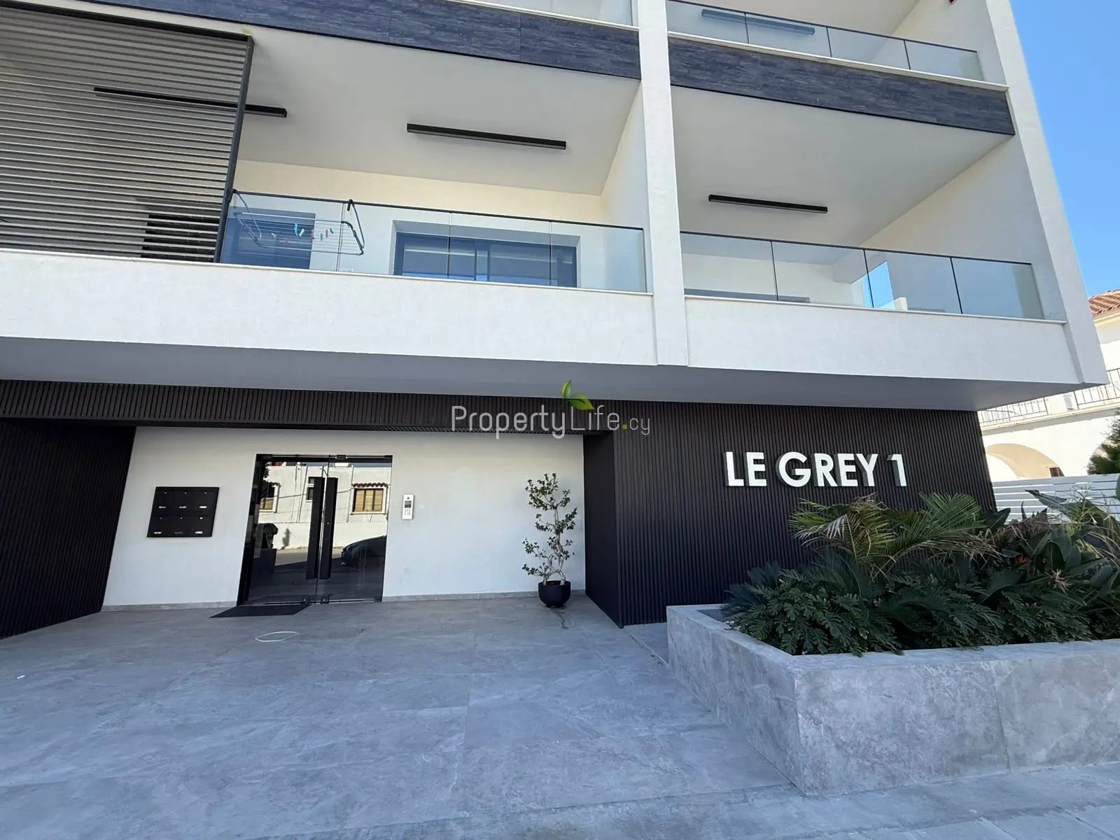 2 BEDROOM 2 BATHROOM APARTMENT - LE GREY 1