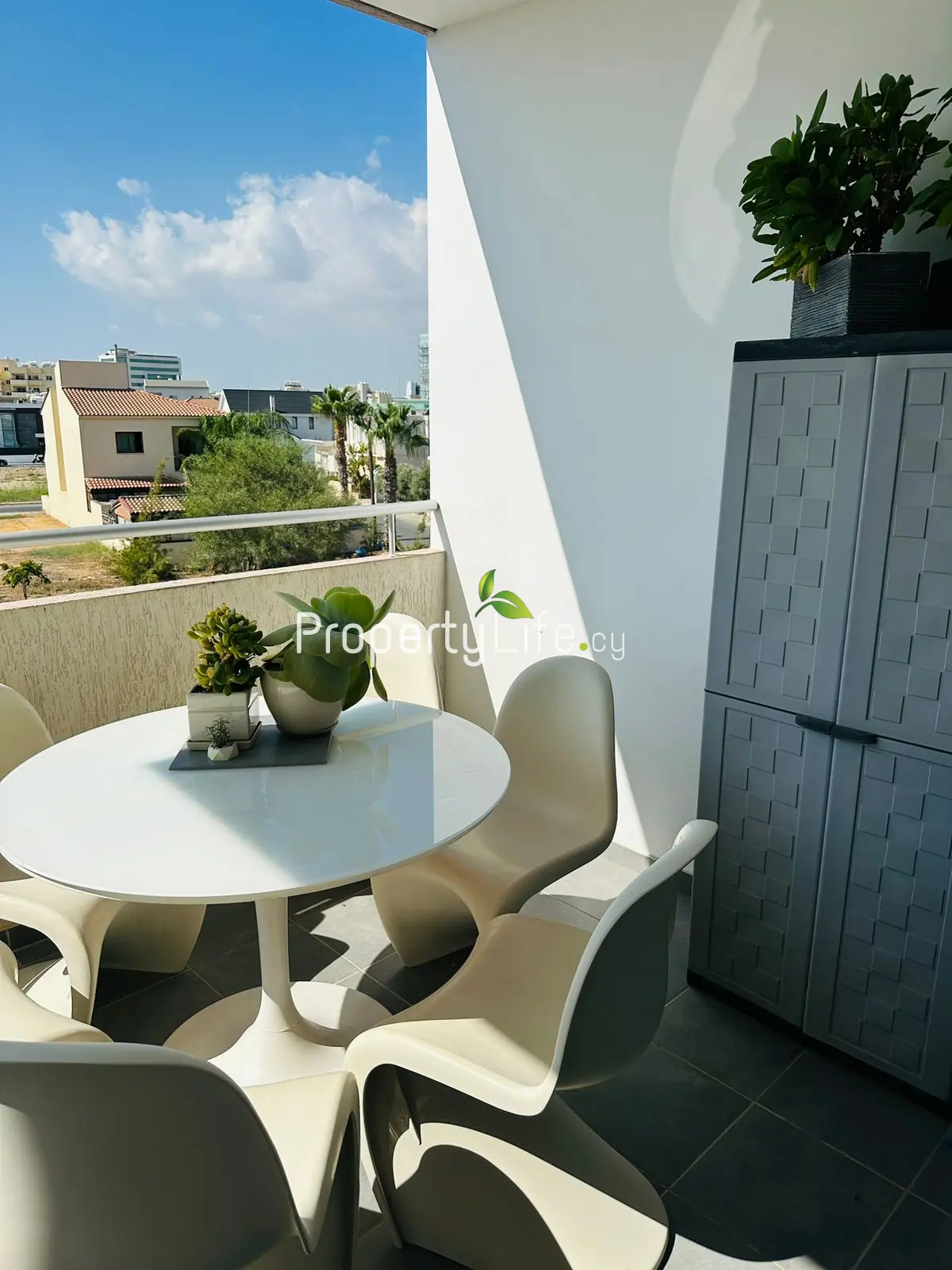 LUXURY 2 BEDROOM APARTMENT NEAR LARNACA PORT