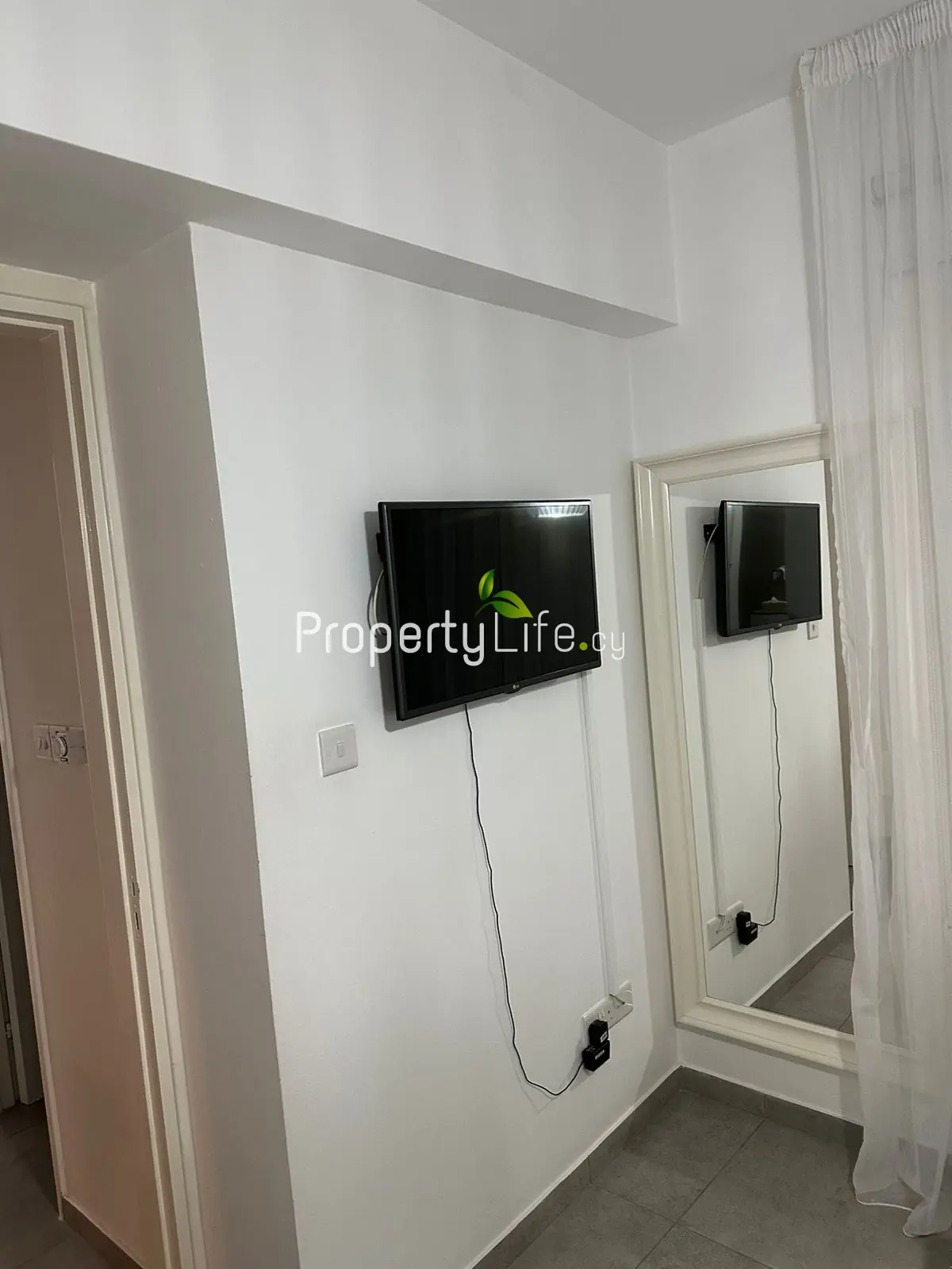 LUXURY 2 BEDROOM APARTMENT NEAR LARNACA PORT