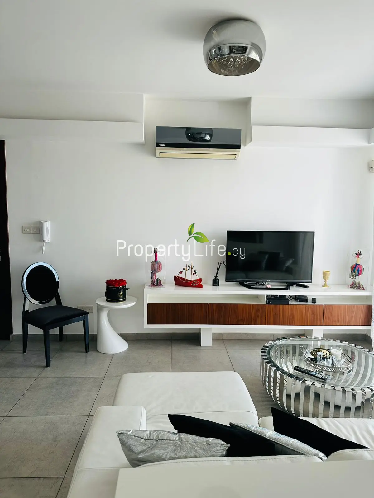 LUXURY 2 BEDROOM APARTMENT NEAR LARNACA PORT