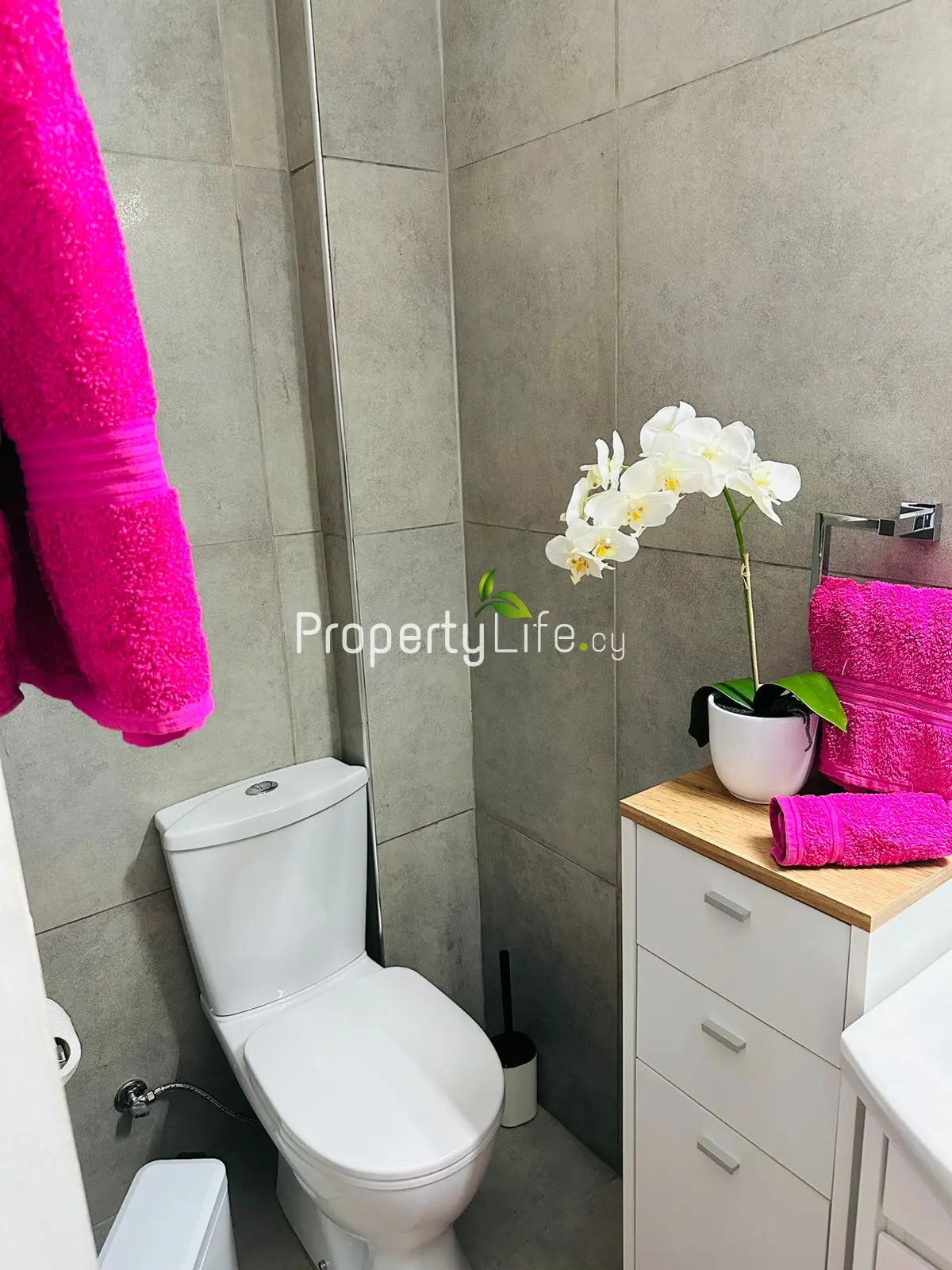 LUXURY 2 BEDROOM APARTMENT NEAR LARNACA PORT