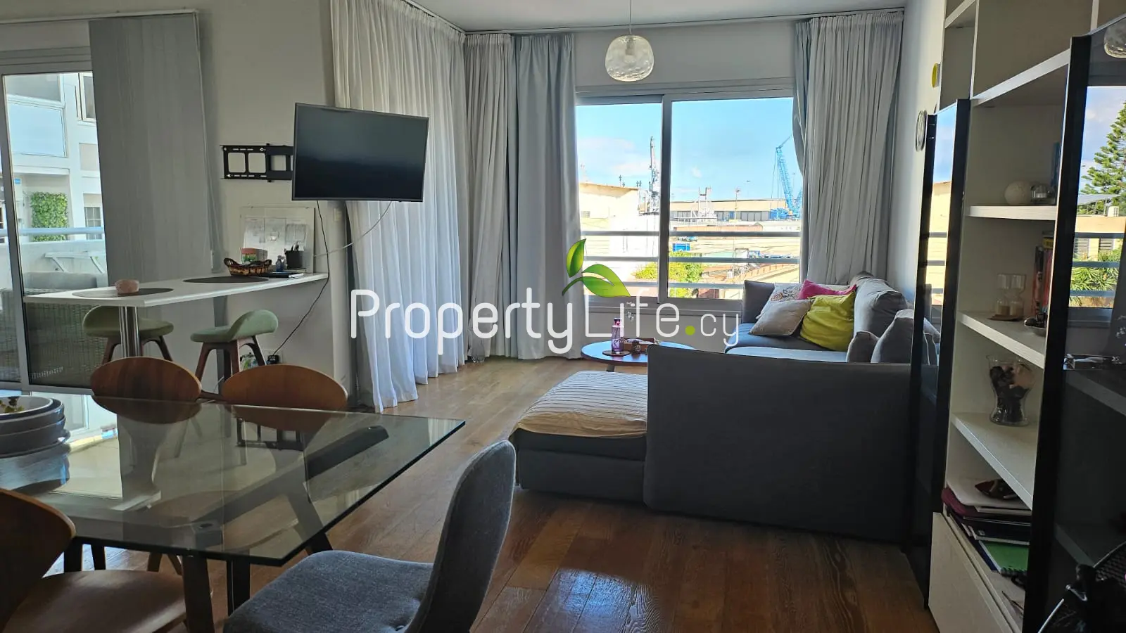 MODERN 2 BEDROOM APARTMENT IN MAKARIOU AVENUE LARNACA