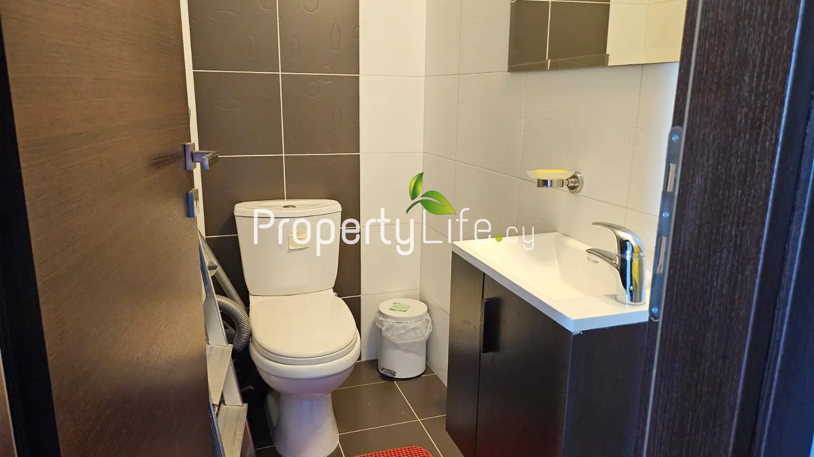 MODERN 2 BEDROOM APARTMENT IN MAKARIOU AVENUE LARNACA