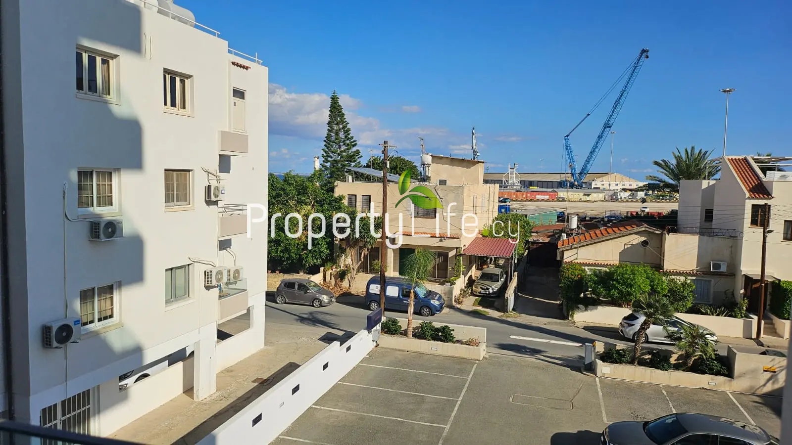 MODERN 2 BEDROOM APARTMENT IN MAKARIOU AVENUE LARNACA