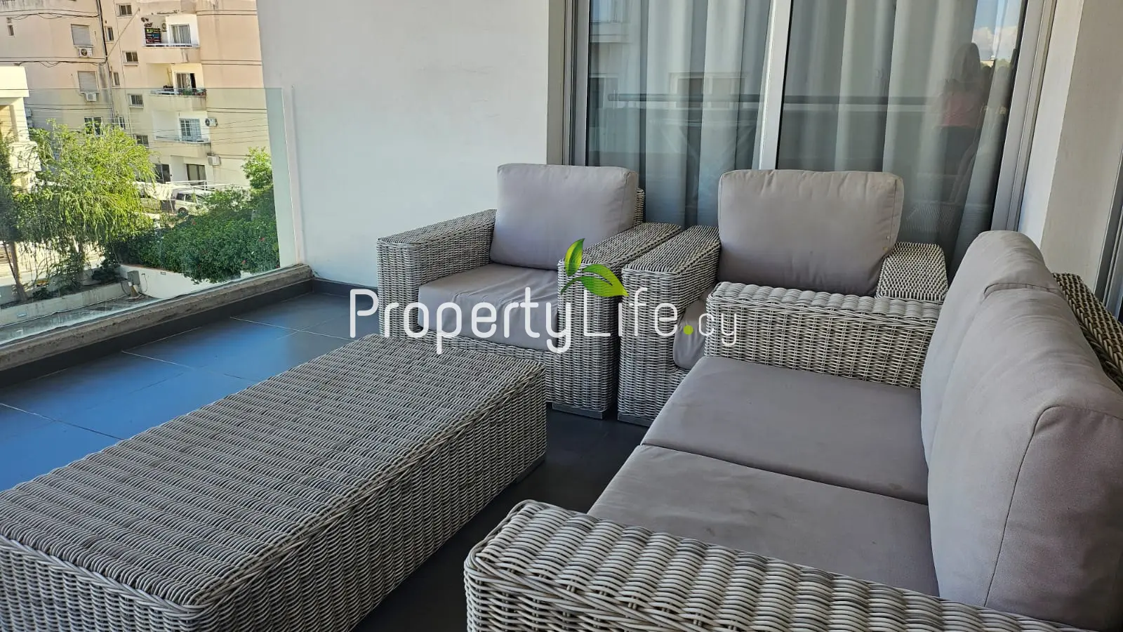 MODERN 2 BEDROOM APARTMENT IN MAKARIOU AVENUE LARNACA
