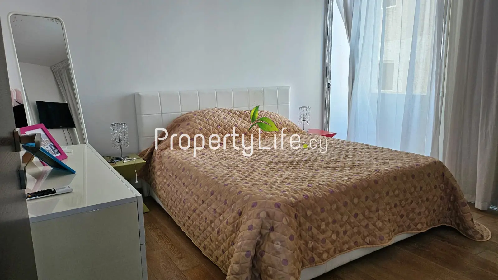 MODERN 2 BEDROOM APARTMENT IN MAKARIOU AVENUE LARNACA