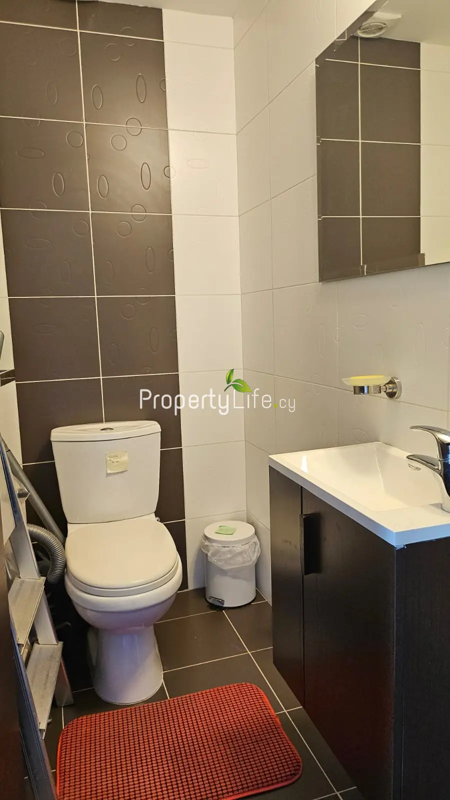 MODERN 2 BEDROOM APARTMENT IN MAKARIOU AVENUE LARNACA