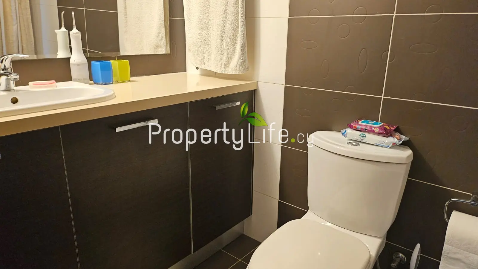 MODERN 2 BEDROOM APARTMENT IN MAKARIOU AVENUE LARNACA