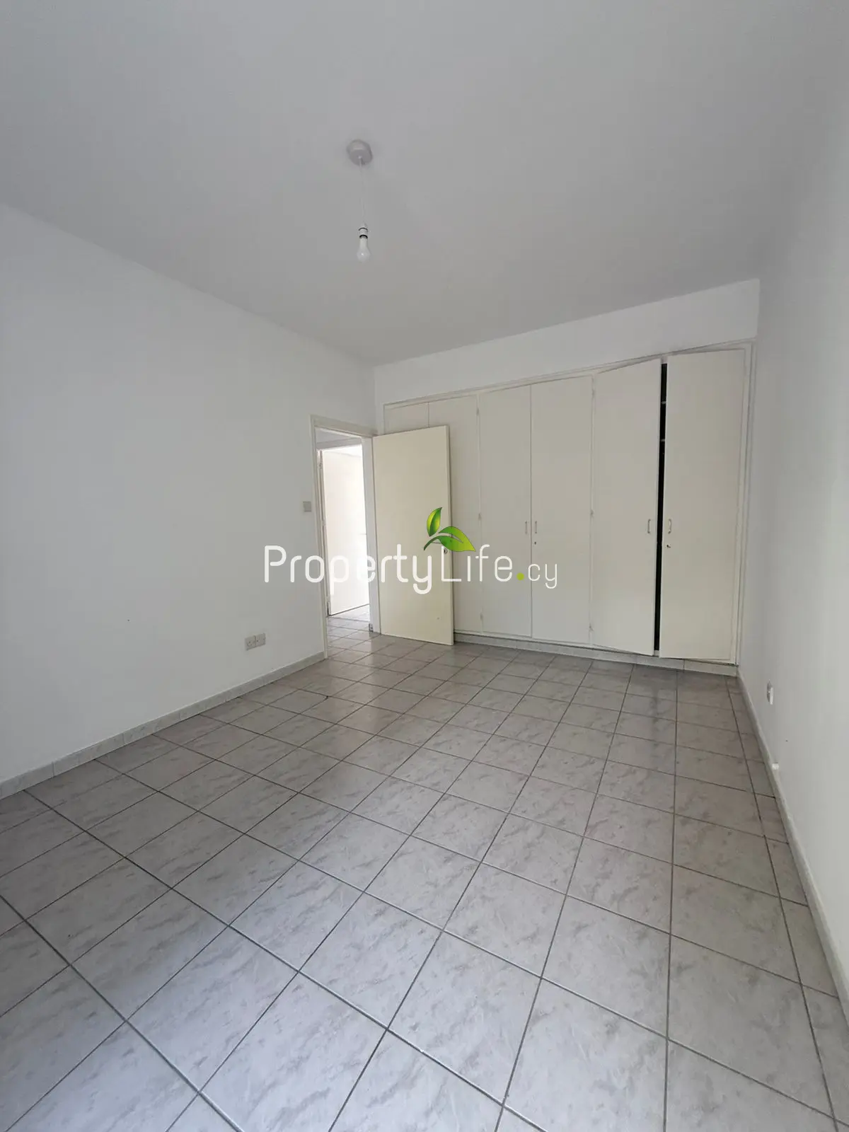 SPACIOUS 3 BEDROOM APARTMENT IN DROSIA LARNACA