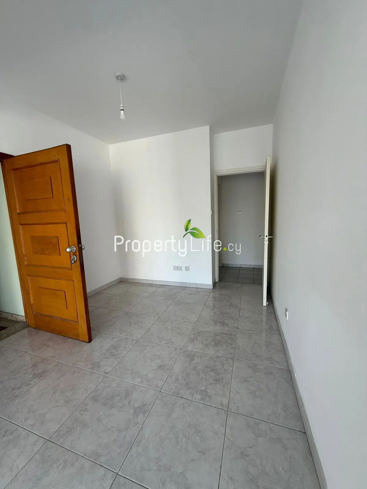 SPACIOUS 3 BEDROOM APARTMENT IN DROSIA LARNACA