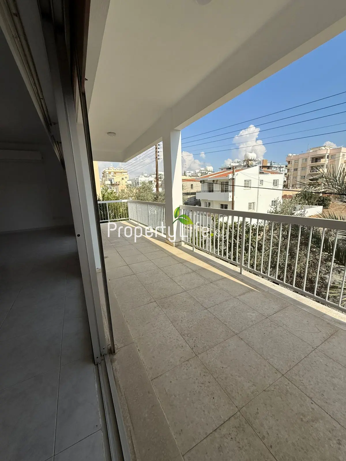 SPACIOUS 3 BEDROOM APARTMENT IN DROSIA LARNACA