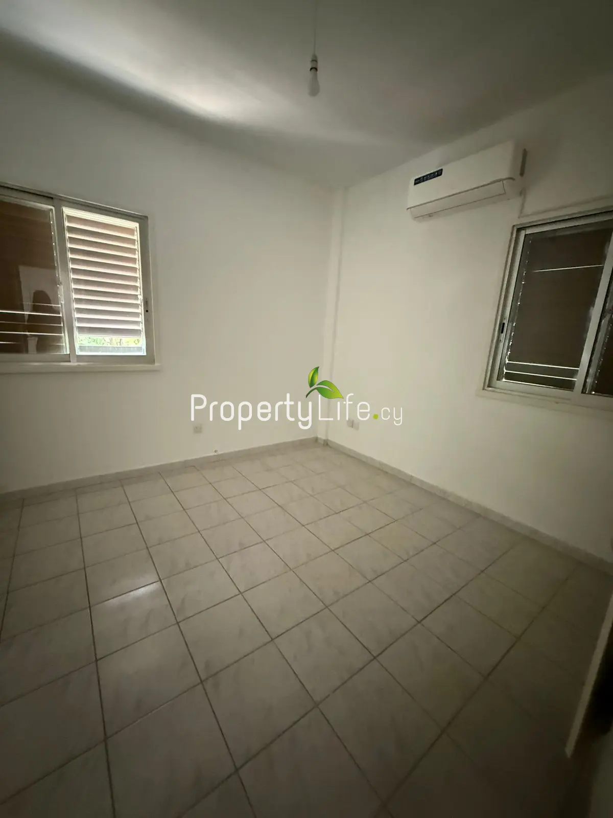 SPACIOUS 3 BEDROOM APARTMENT IN DROSIA LARNACA