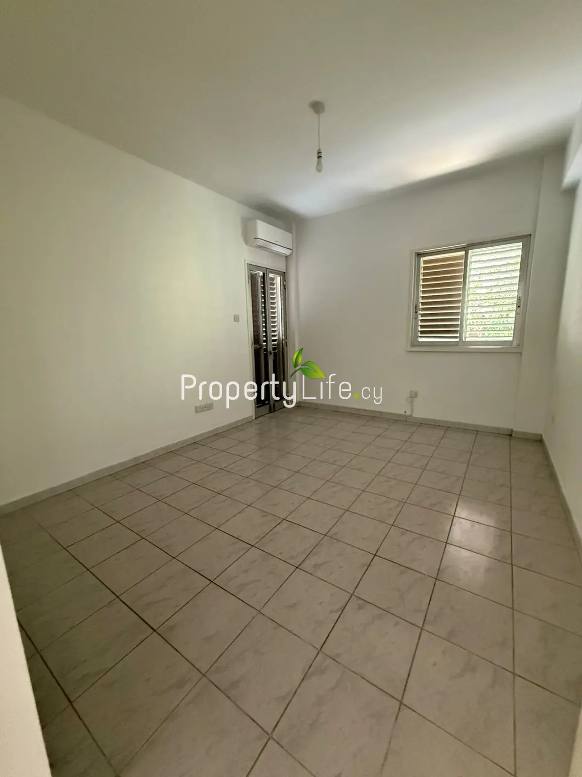 SPACIOUS 3 BEDROOM APARTMENT IN DROSIA LARNACA