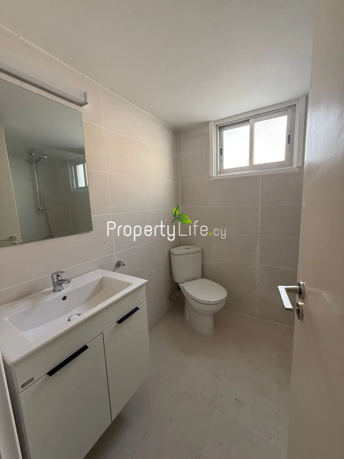 SPACIOUS 3 BEDROOM APARTMENT IN DROSIA LARNACA