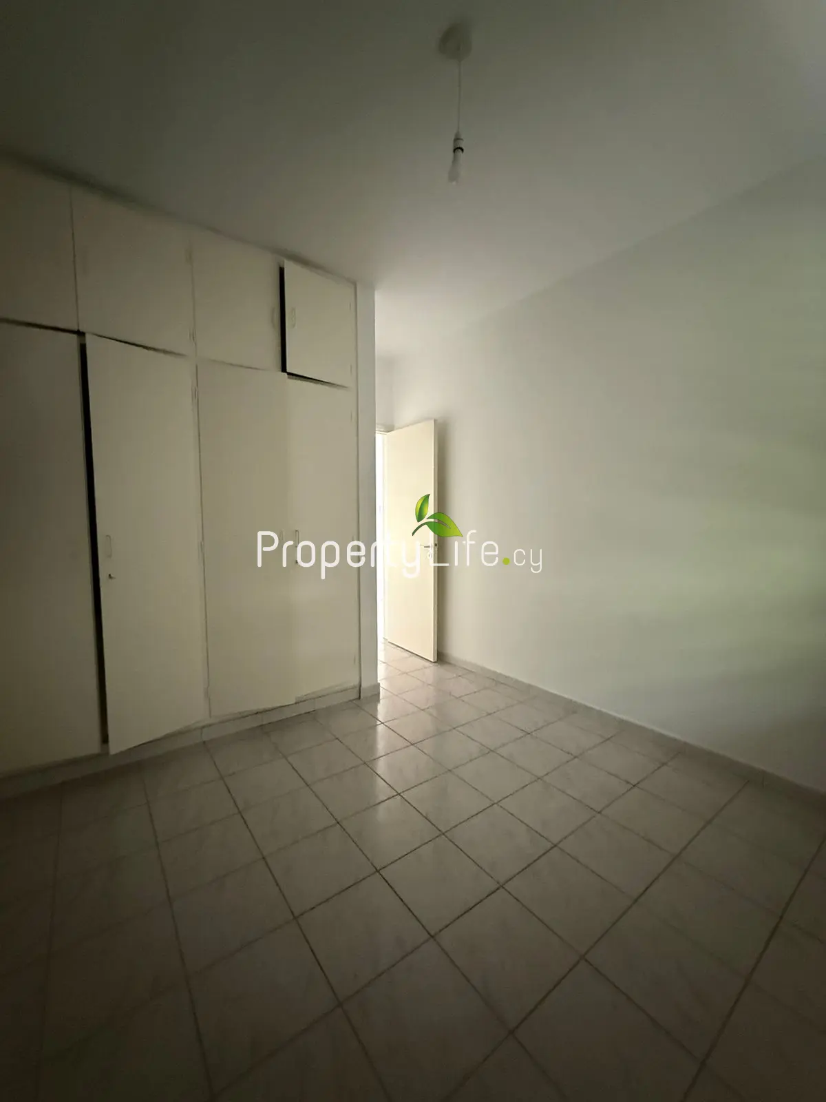 SPACIOUS 3 BEDROOM APARTMENT IN DROSIA LARNACA