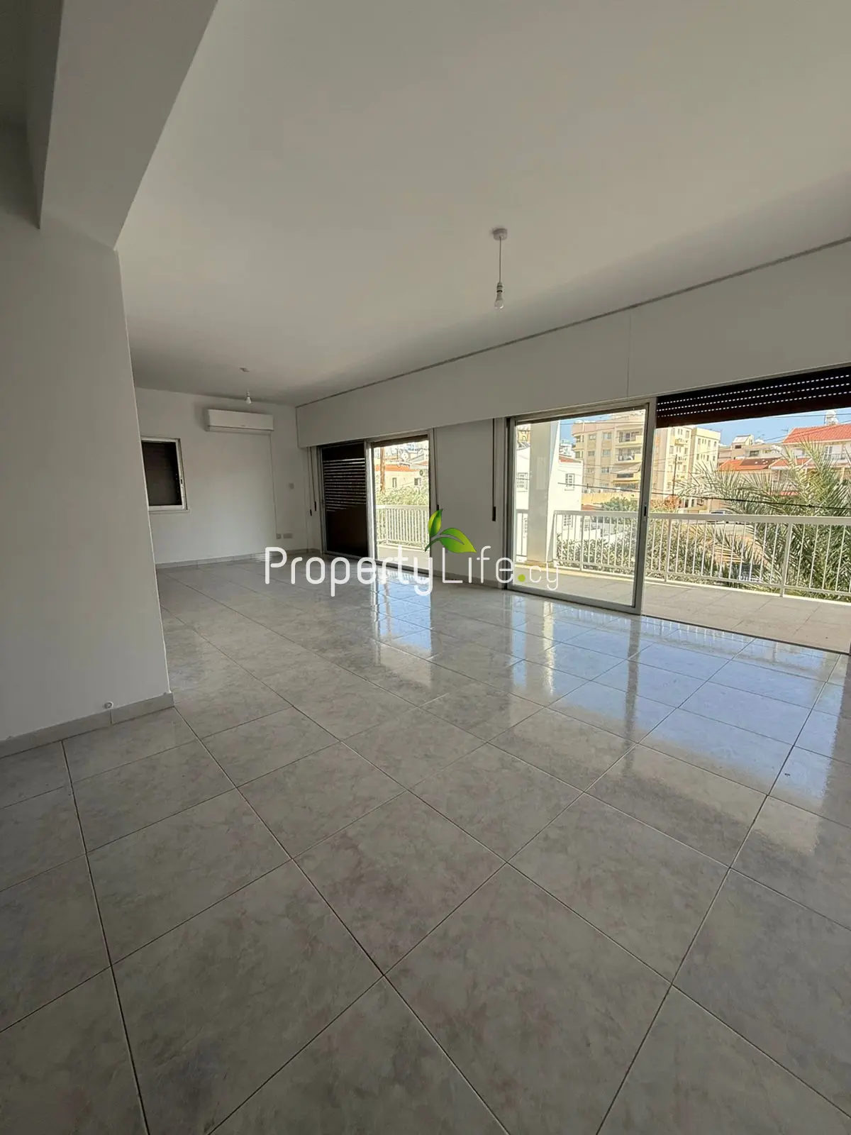 SPACIOUS 3 BEDROOM APARTMENT IN DROSIA LARNACA