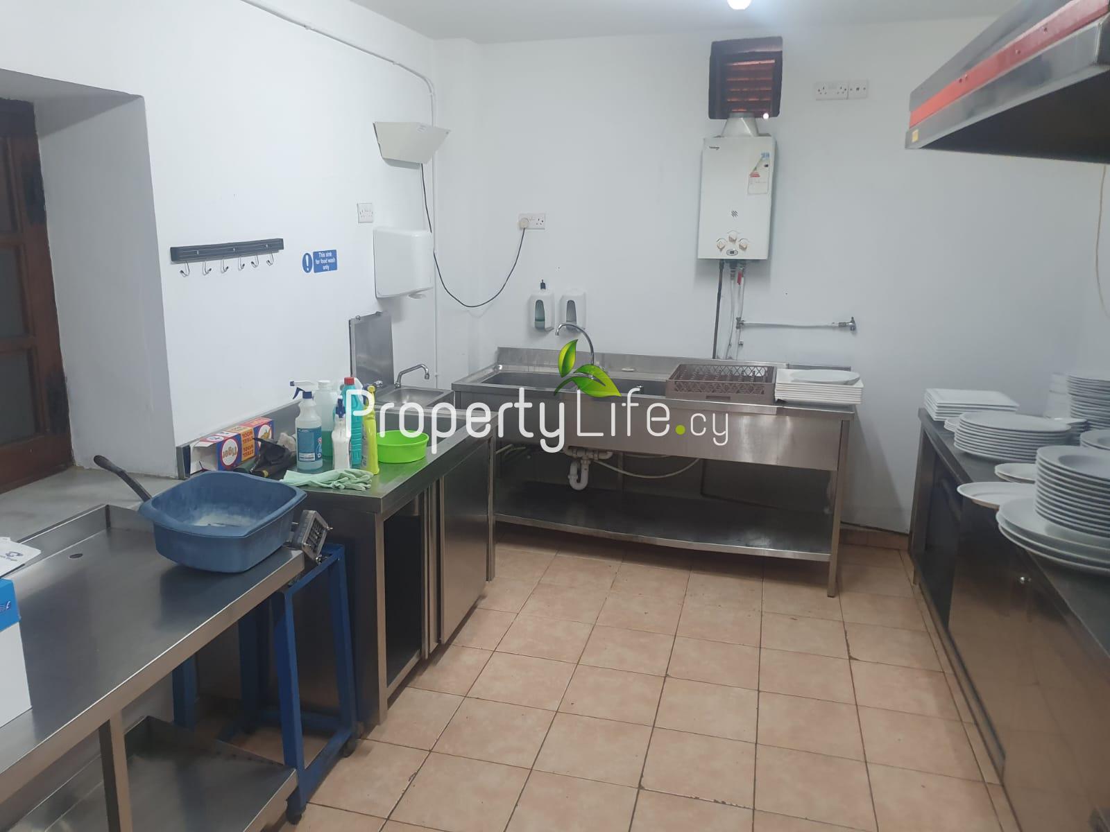 FULLY LICENSED PUB / RESTAURANT + DEVELOPMENT PLOT FOR SALE