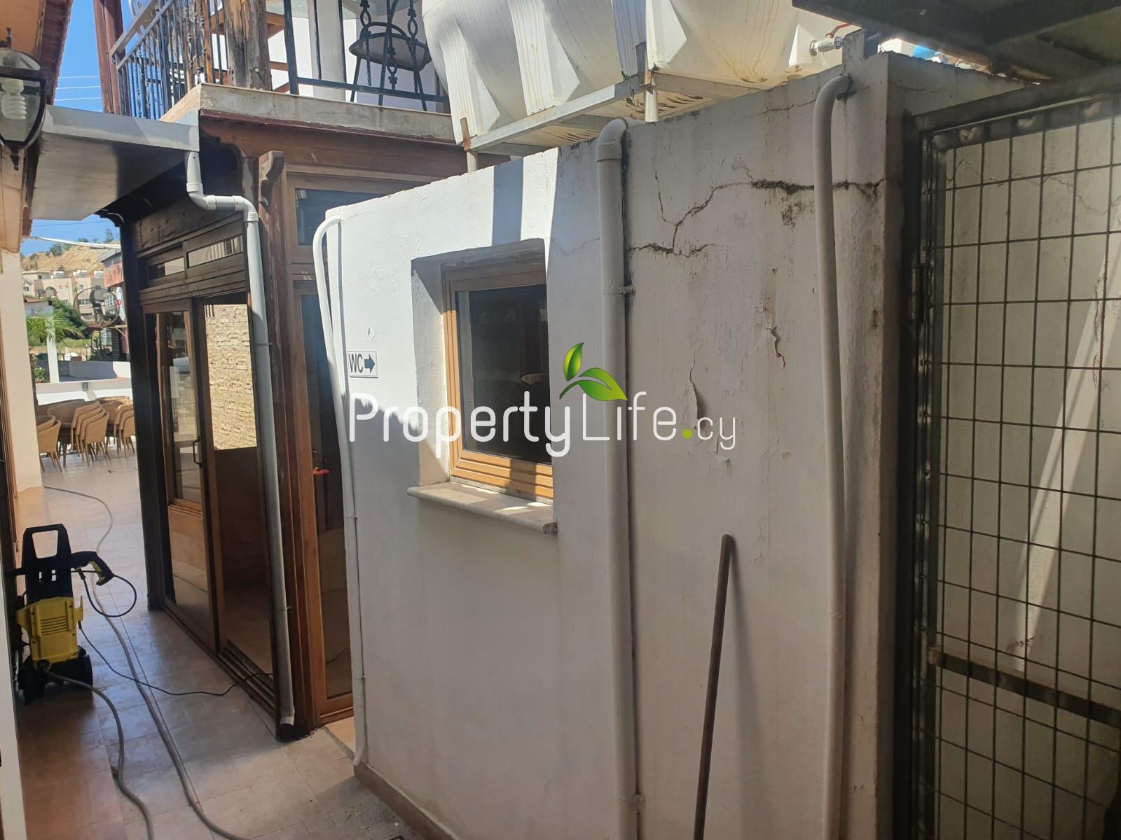 FULLY LICENSED PUB / RESTAURANT + DEVELOPMENT PLOT FOR SALE