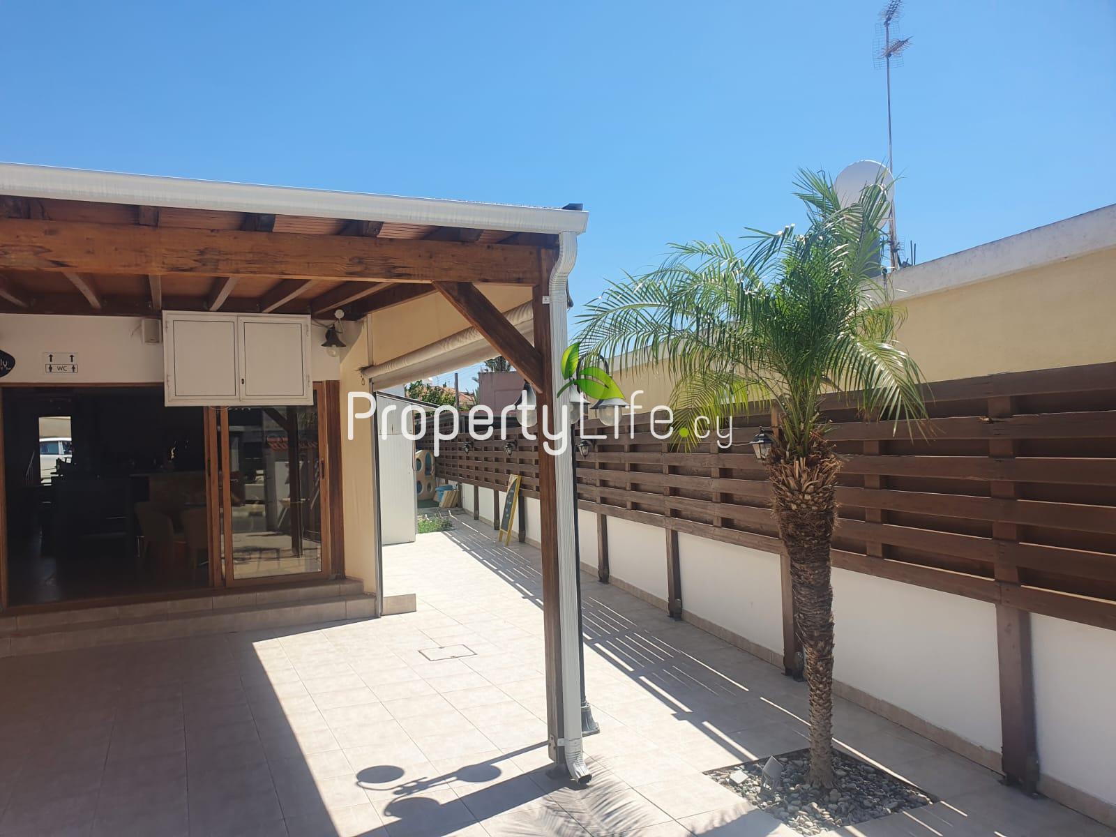 FULLY LICENSED PUB / RESTAURANT + DEVELOPMENT PLOT FOR SALE