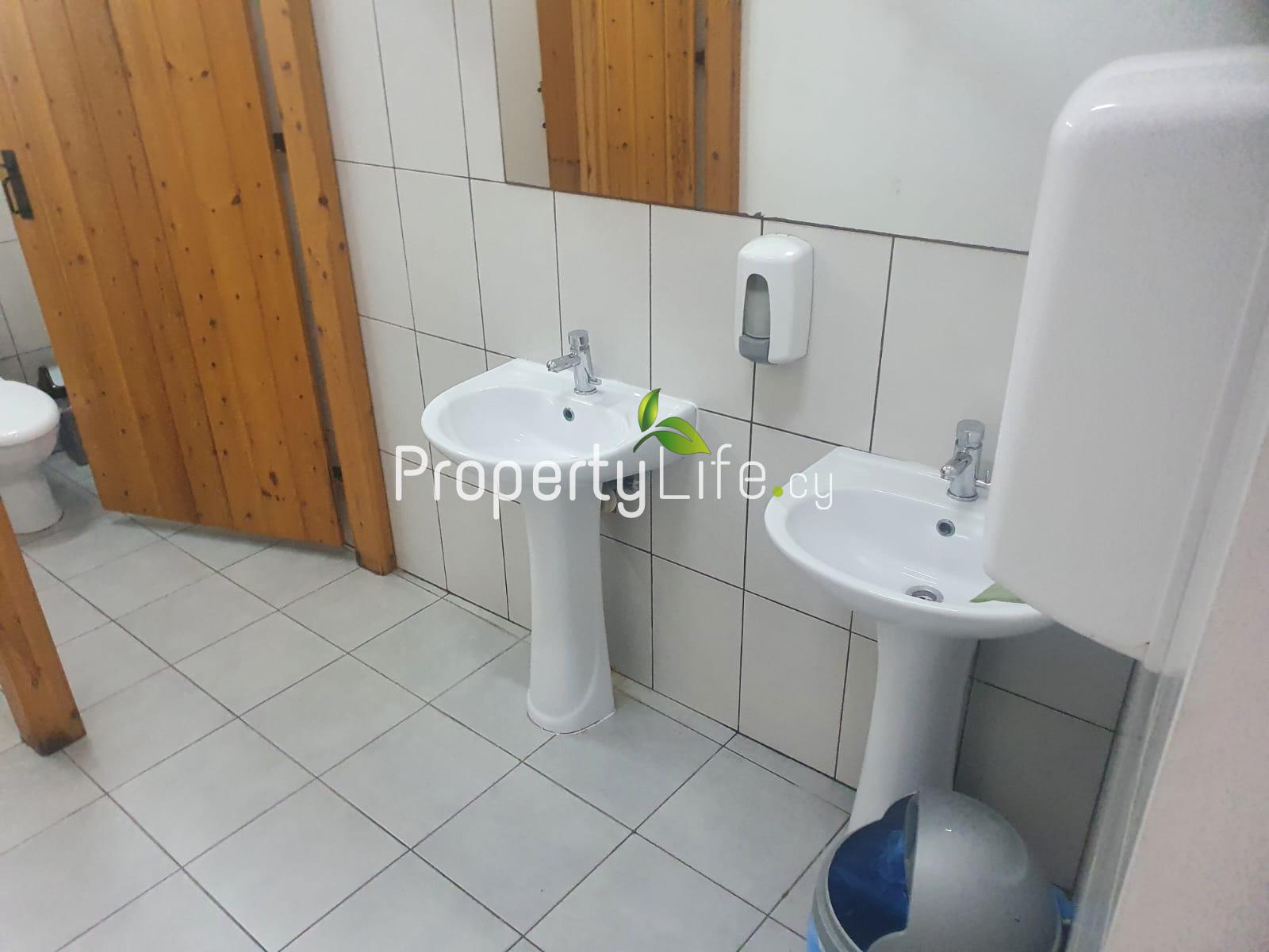 FULLY LICENSED PUB / RESTAURANT + DEVELOPMENT PLOT FOR SALE