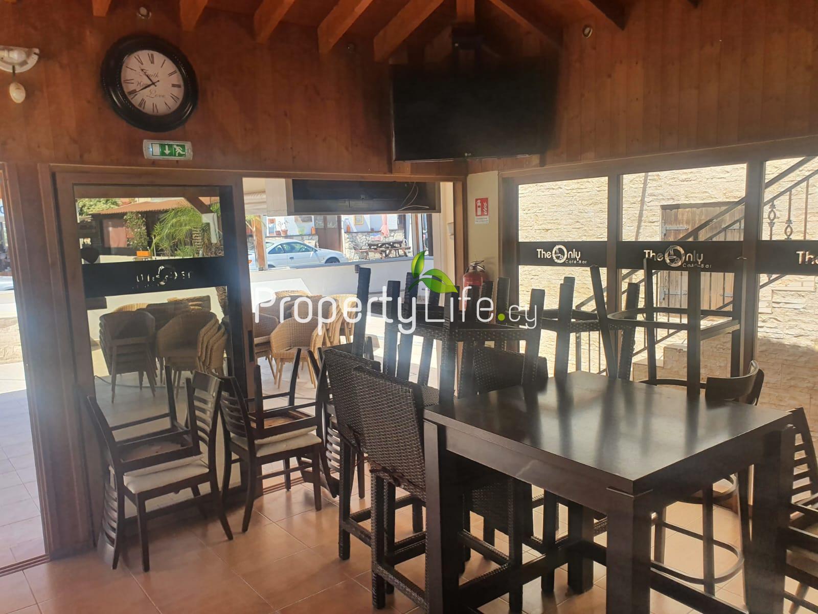 FULLY LICENSED PUB / RESTAURANT + DEVELOPMENT PLOT FOR SALE
