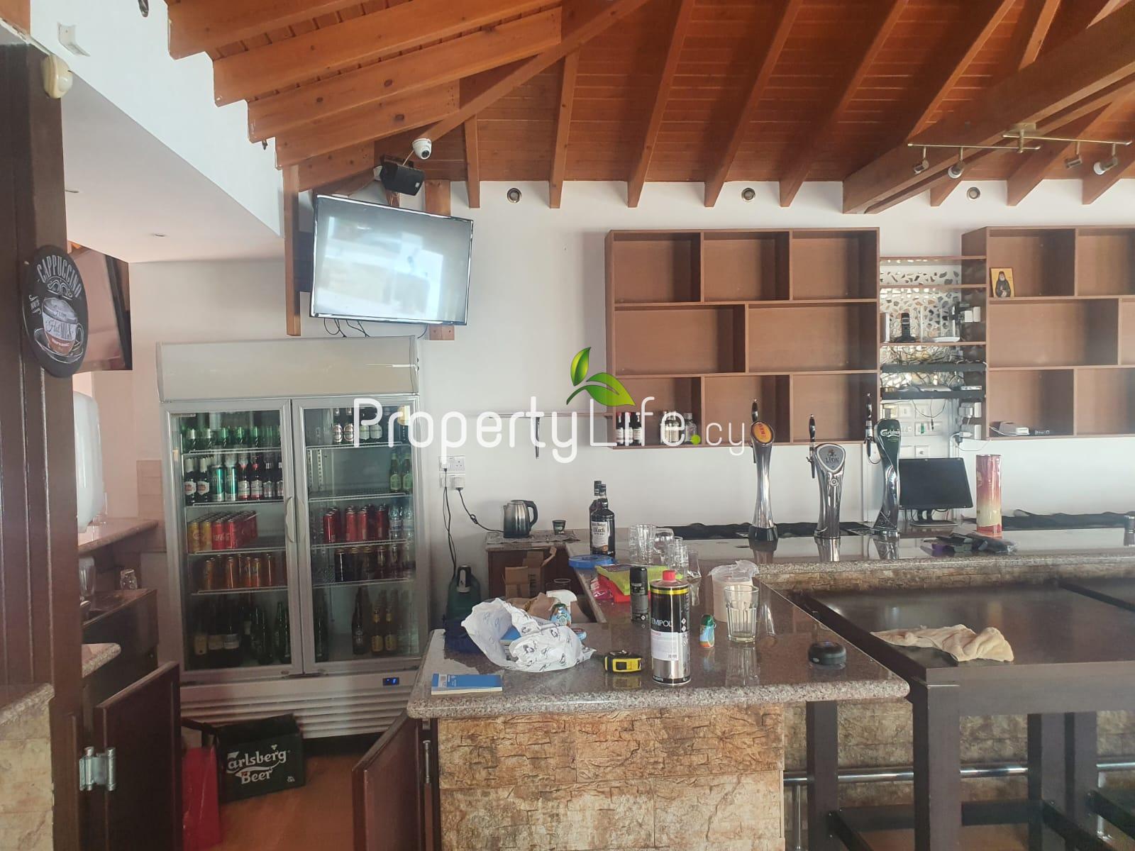 FULLY LICENSED PUB / RESTAURANT + DEVELOPMENT PLOT FOR SALE