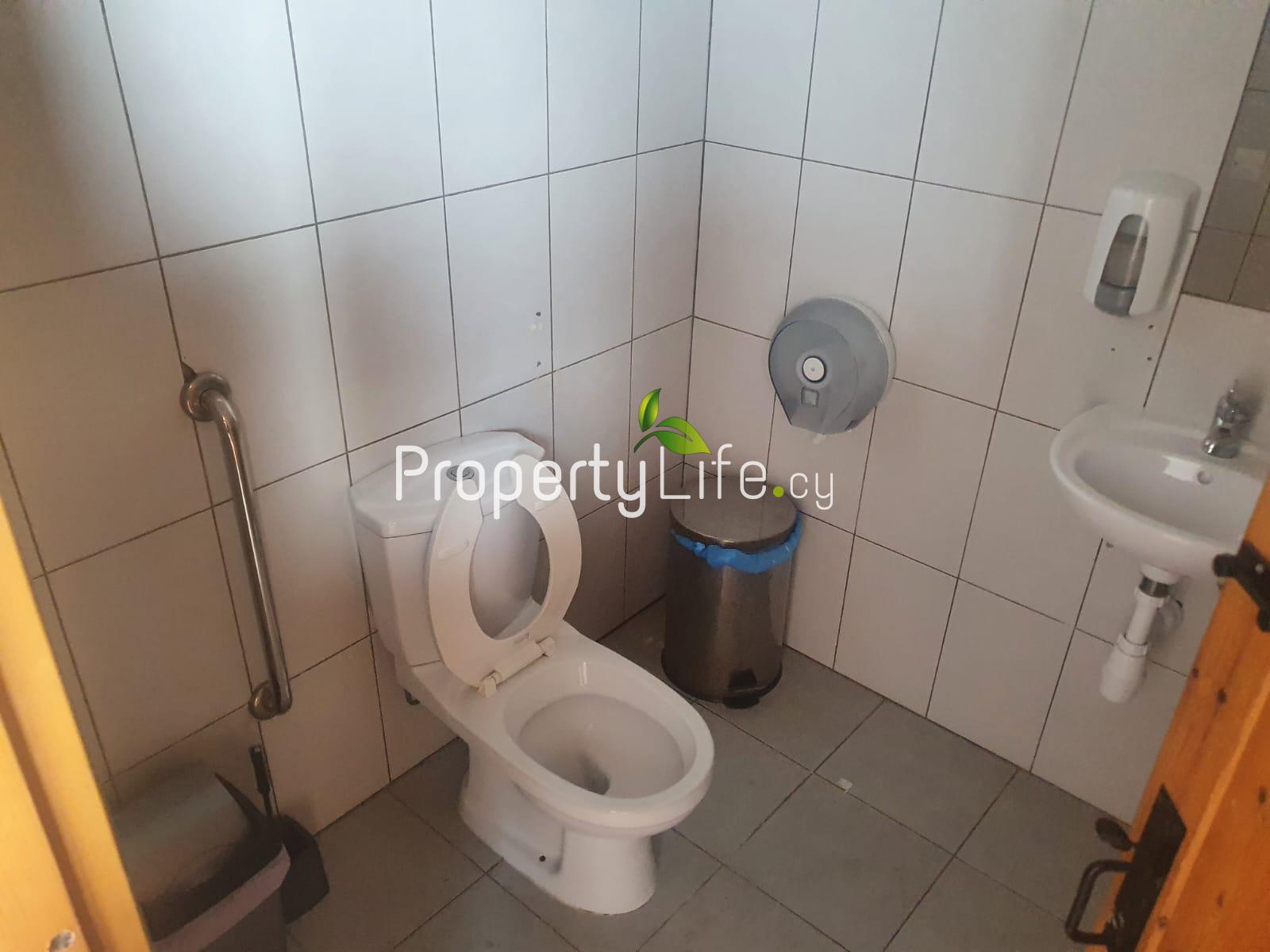 FULLY LICENSED PUB / RESTAURANT + DEVELOPMENT PLOT FOR SALE