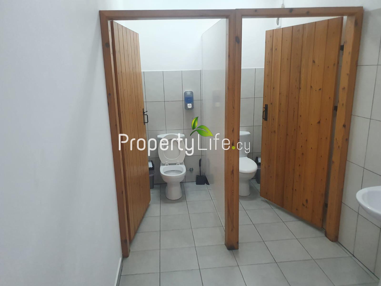 FULLY LICENSED PUB / RESTAURANT + DEVELOPMENT PLOT FOR SALE