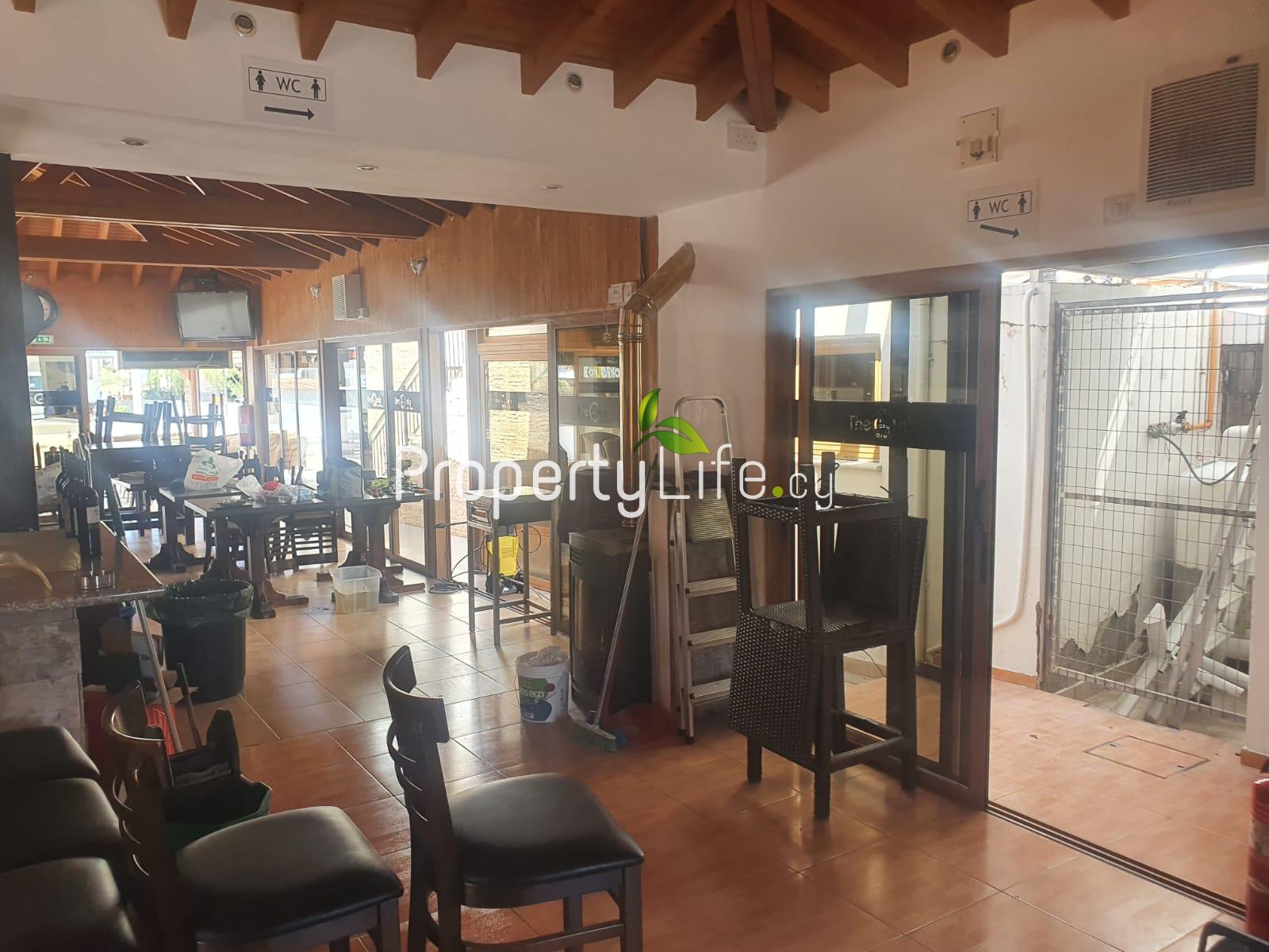 FULLY LICENSED PUB / RESTAURANT + DEVELOPMENT PLOT FOR SALE