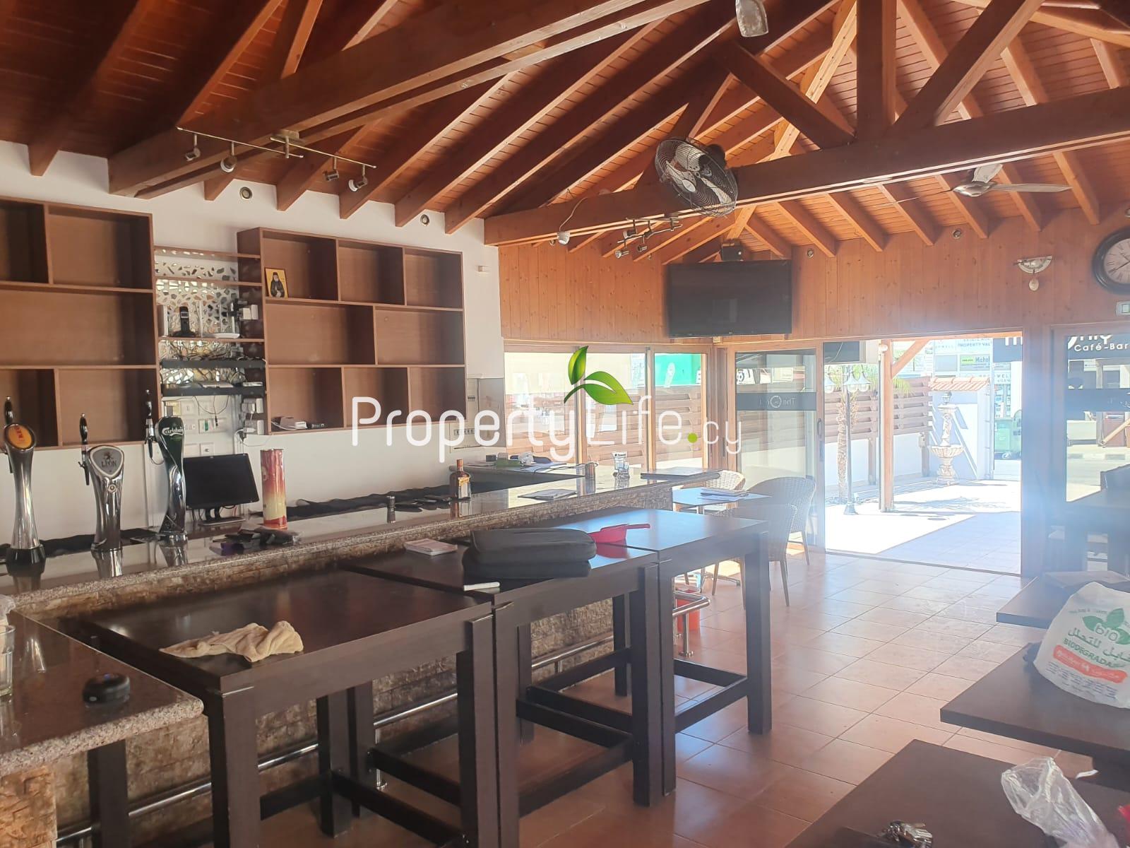 FULLY LICENSED PUB / RESTAURANT + DEVELOPMENT PLOT FOR SALE