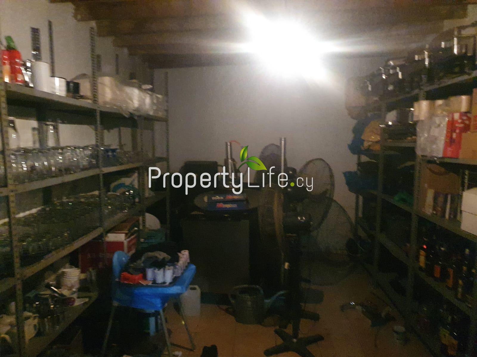 FULLY LICENSED PUB / RESTAURANT + DEVELOPMENT PLOT FOR SALE