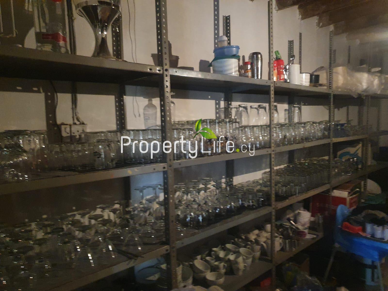 FULLY LICENSED PUB / RESTAURANT + DEVELOPMENT PLOT FOR SALE