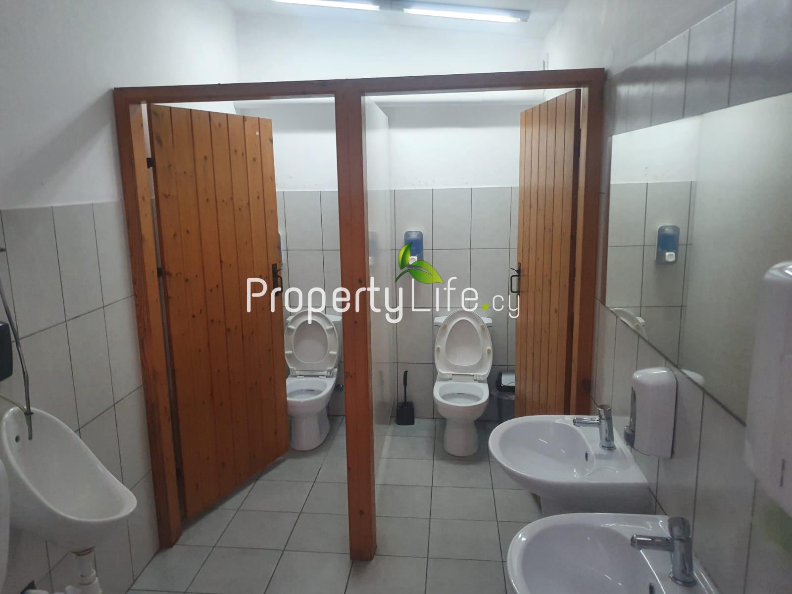 FULLY LICENSED PUB / RESTAURANT + DEVELOPMENT PLOT FOR SALE