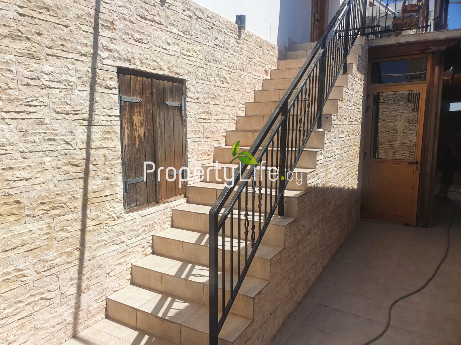 FULLY LICENSED PUB / RESTAURANT + DEVELOPMENT PLOT FOR SALE