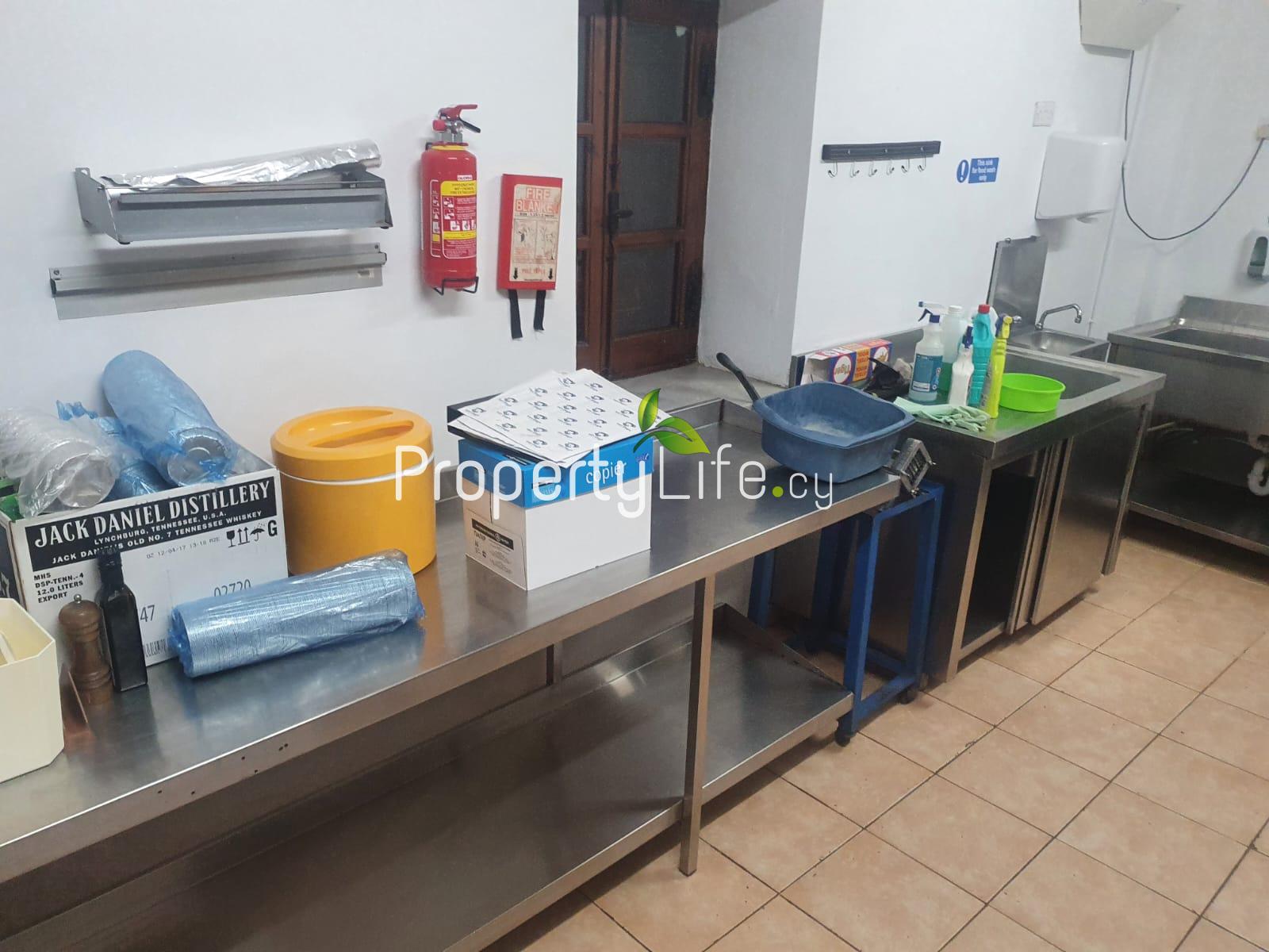 FULLY LICENSED PUB / RESTAURANT + DEVELOPMENT PLOT FOR SALE