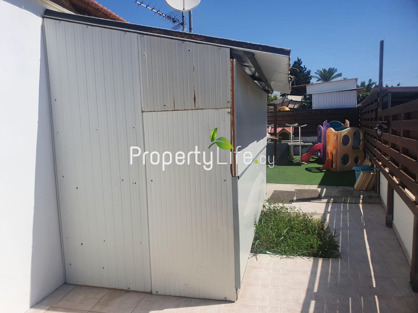 FULLY LICENSED PUB / RESTAURANT + DEVELOPMENT PLOT FOR SALE