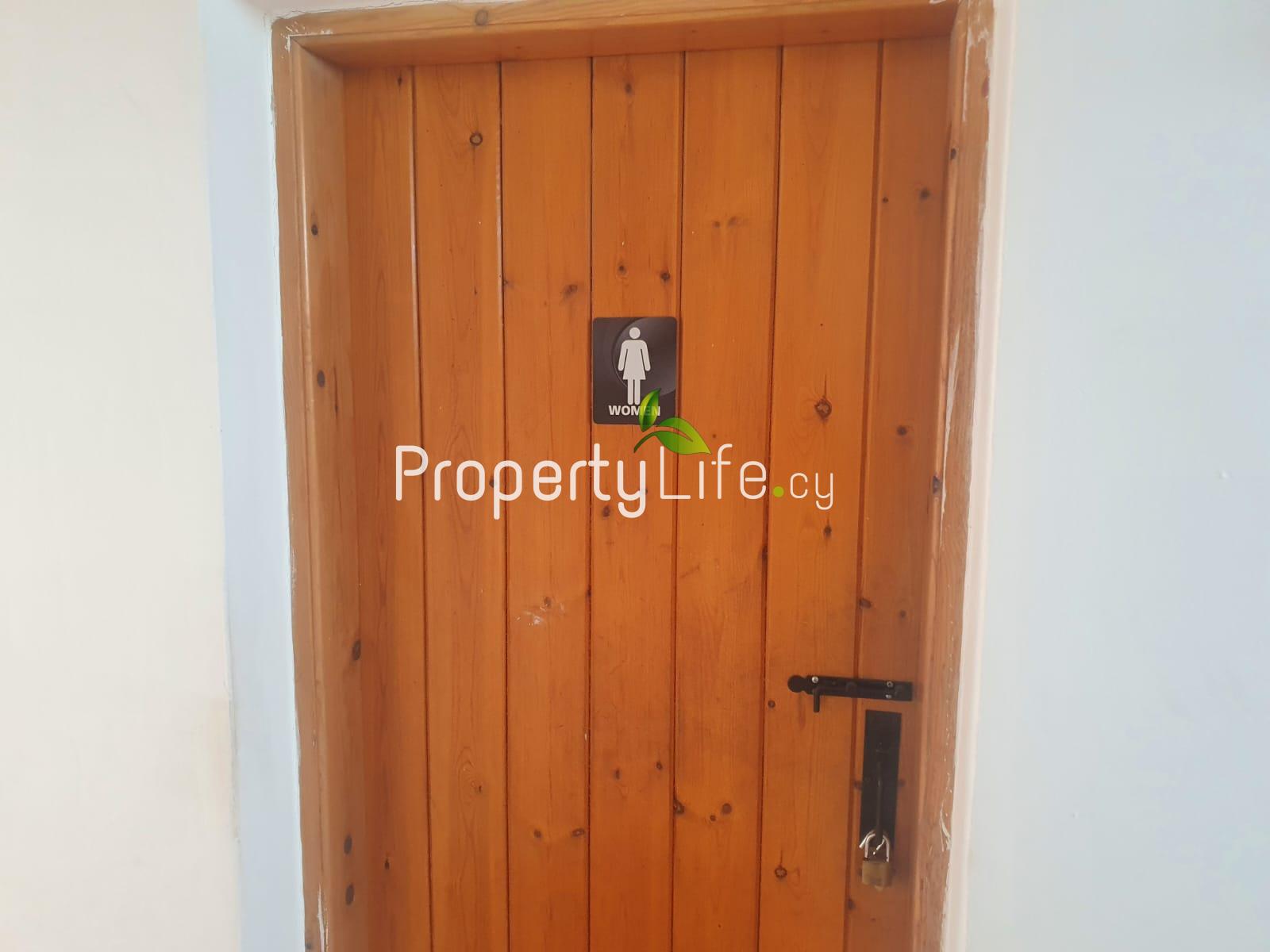 FULLY LICENSED PUB / RESTAURANT + DEVELOPMENT PLOT FOR SALE