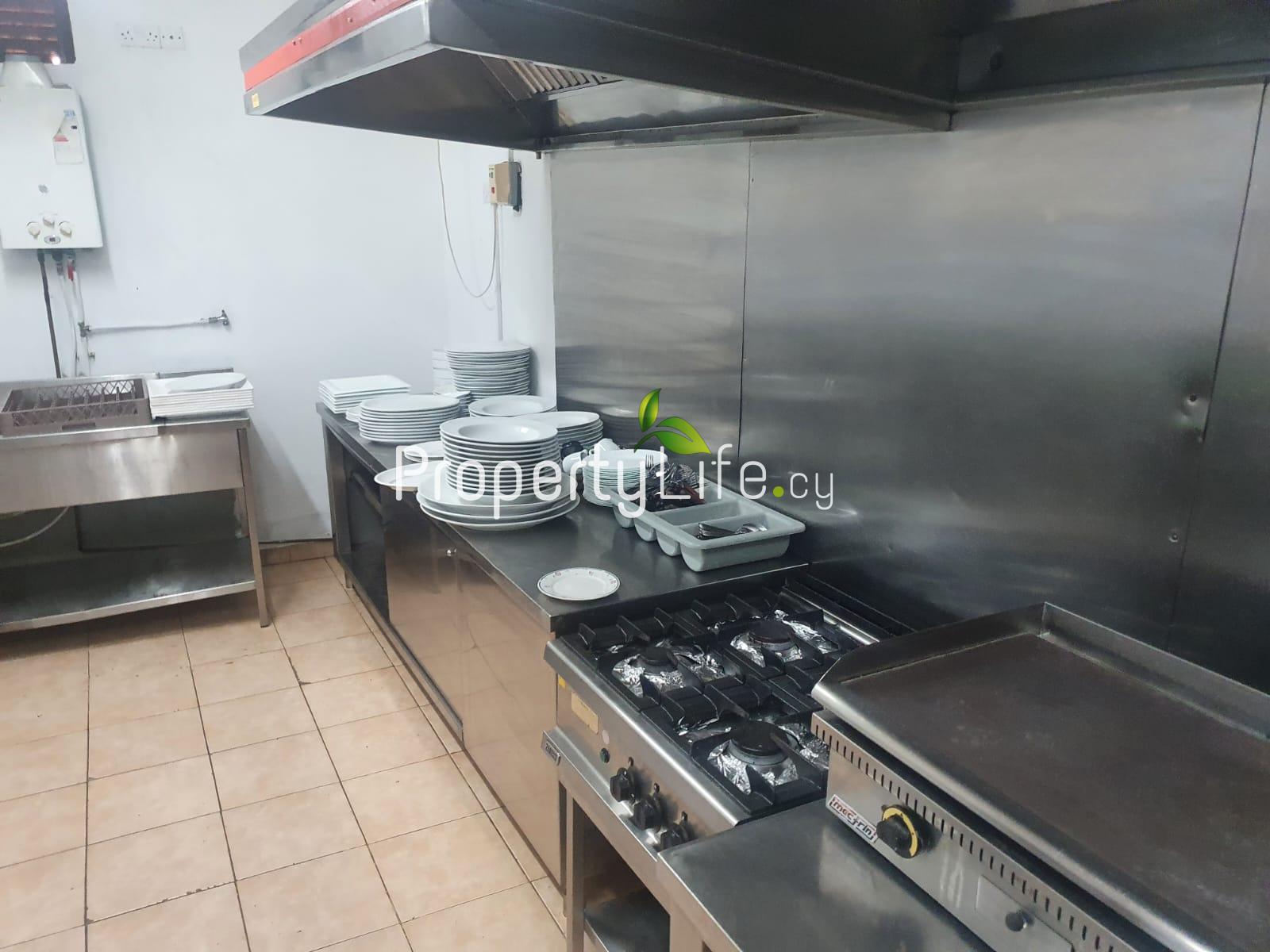 FULLY LICENSED PUB / RESTAURANT + DEVELOPMENT PLOT FOR SALE