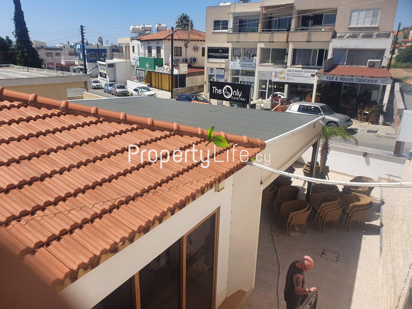 FULLY LICENSED PUB / RESTAURANT + DEVELOPMENT PLOT FOR SALE