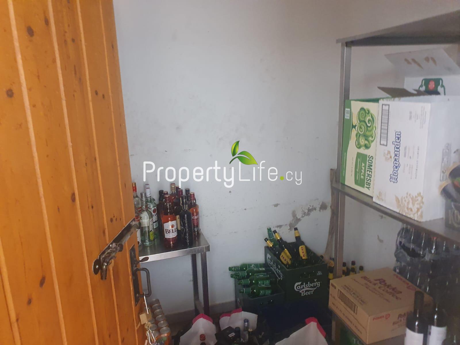 FULLY LICENSED PUB / RESTAURANT + DEVELOPMENT PLOT FOR SALE