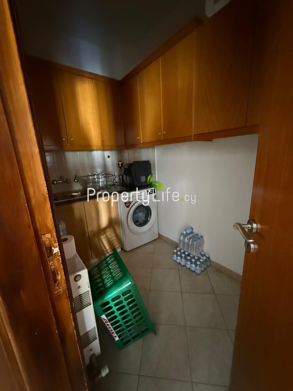 AGIOS FANOURIOS ARADIPPOU DETACHED CORNER HOUSE FOR SALE